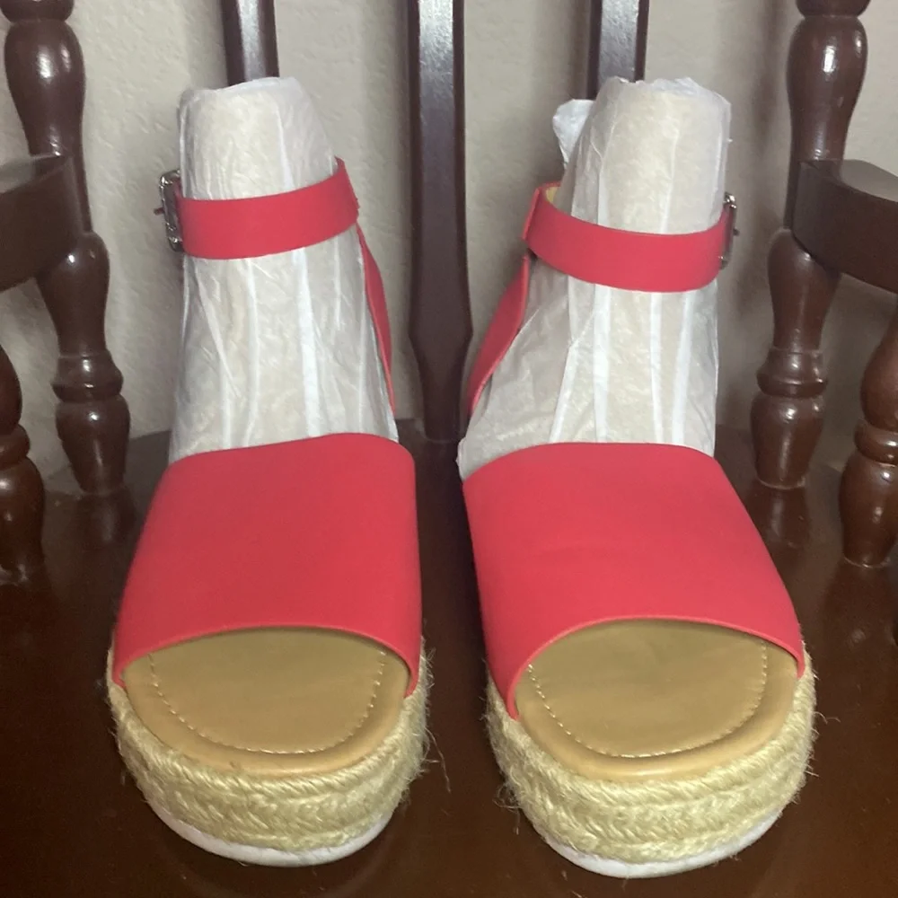 Red Strap Forever Sandals - Picture 5 of 11